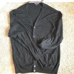 Roundtree & Yorke Black button up V Sweater